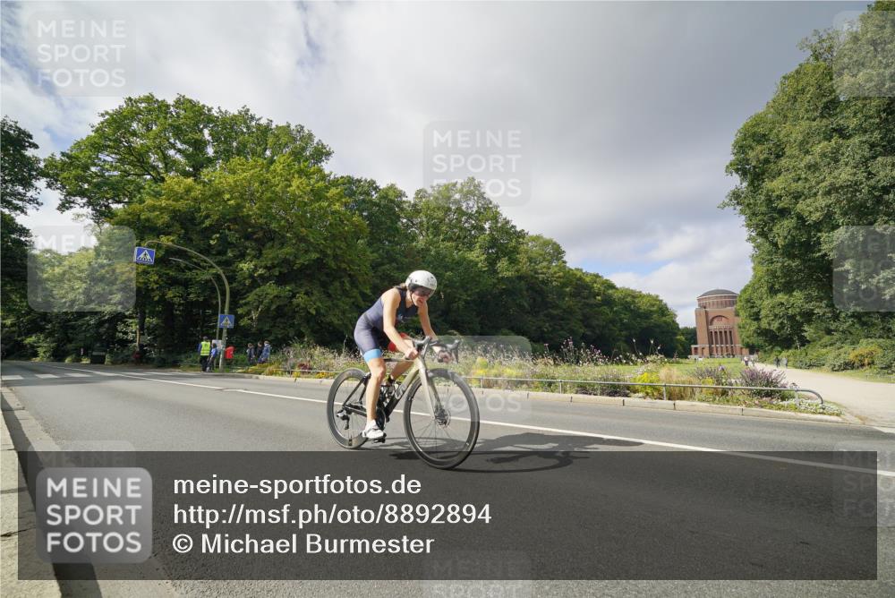 14.09.2025 - Stadtparktriathlon Michael Burmester http://msf.ph/oto/8892894 14.09.2025 11:28:19 Radfahren 1012 meine-sportfotos.de