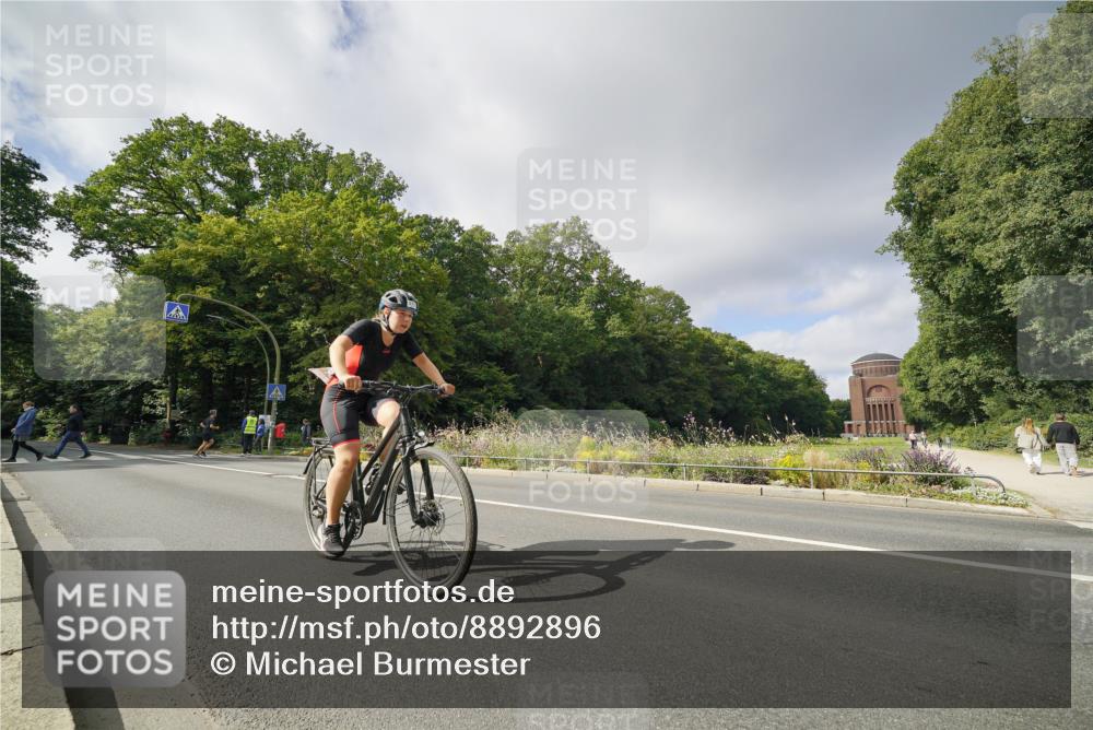 14.09.2025 - Stadtparktriathlon Michael Burmester http://msf.ph/oto/8892896 14.09.2025 11:28:34 Radfahren 861, 975 meine-sportfotos.de