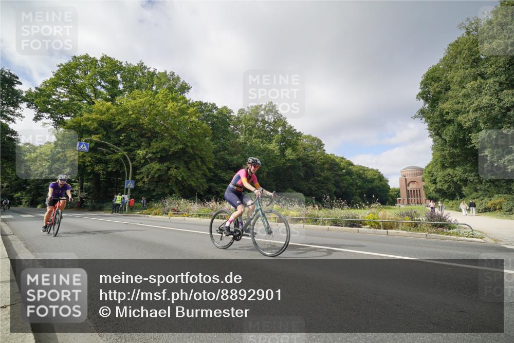 14.09.2025 - Stadtparktriathlon Michael Burmester http://msf.ph/oto/8892901 14.09.2025 11:28:47 Radfahren 871, 938, 973, 982, 984, 989, 1018, 1019 meine-sportfotos.de