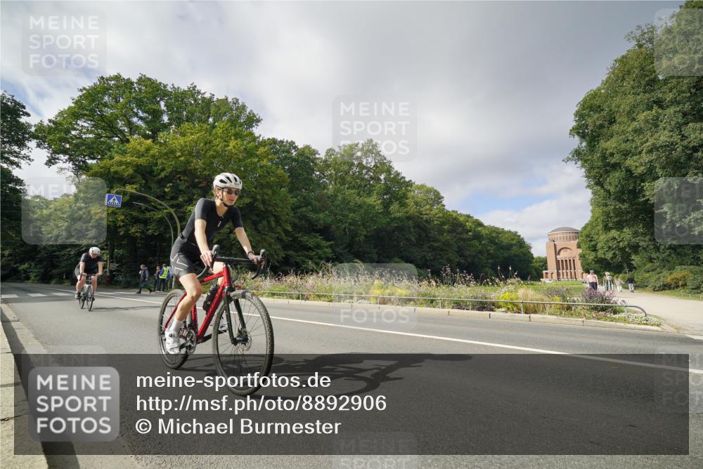 14.09.2025 - Stadtparktriathlon Michael Burmester http://msf.ph/oto/8892906 14.09.2025 11:28:54 Radfahren 973, 982, 984, 989 meine-sportfotos.de