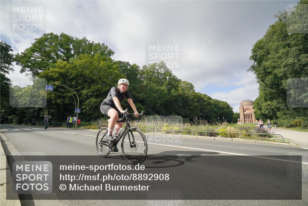 14.09.2025 - Stadtparktriathlon Michael Burmester http://msf.ph/oto/8892908 14.09.2025 11:28:55 Radfahren 973, 982, 984, 989 meine-sportfotos.de