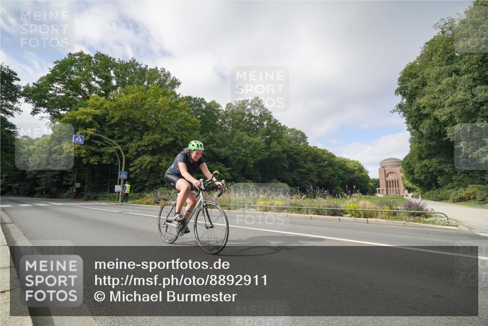 14.09.2025 - Stadtparktriathlon Michael Burmester http://msf.ph/oto/8892911 14.09.2025 11:29:34 Radfahren 892, 937 meine-sportfotos.de