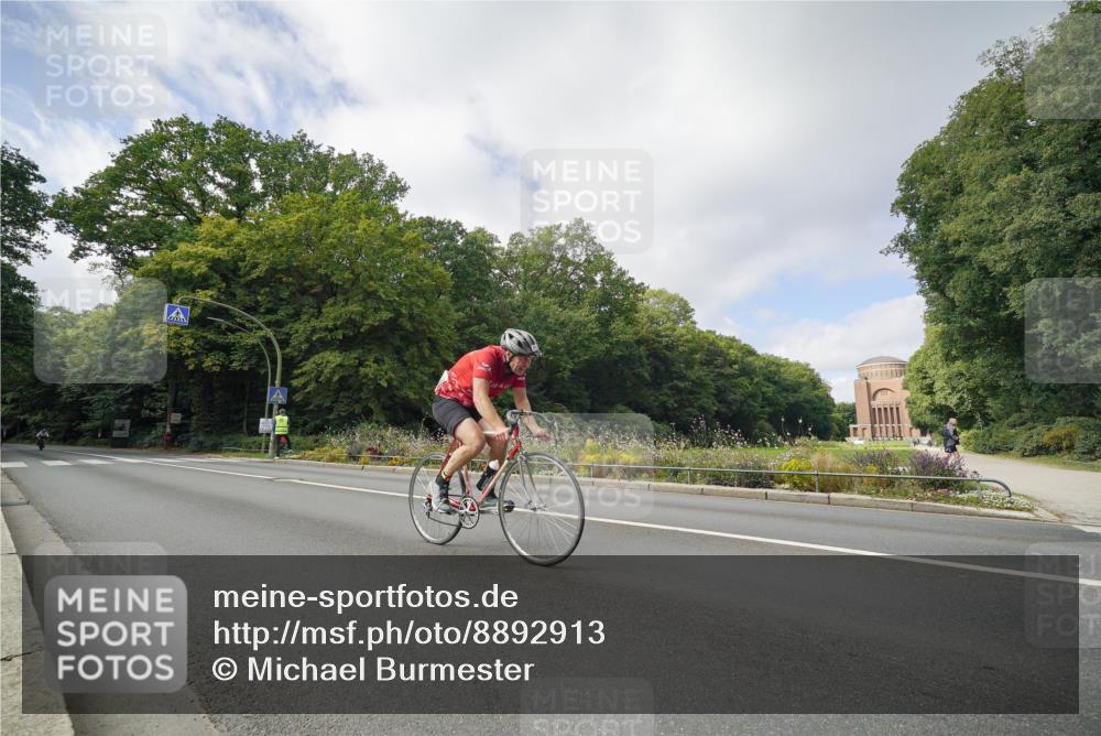 14.09.2025 - Stadtparktriathlon Michael Burmester http://msf.ph/oto/8892913 14.09.2025 11:29:47 Radfahren 873, 891, 892, 981 meine-sportfotos.de