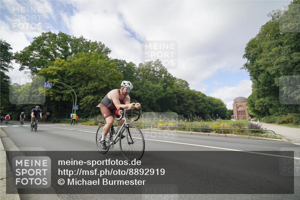 14.09.2025 - Stadtparktriathlon Michael Burmester http://msf.ph/oto/8892919 14.09.2025 11:30:10 Radfahren 828, 870, 918, 921, 955 meine-sportfotos.de