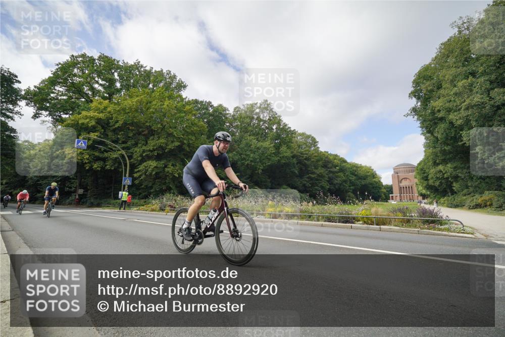 14.09.2025 - Stadtparktriathlon Michael Burmester http://msf.ph/oto/8892920 14.09.2025 11:30:11 Radfahren 828, 870, 918, 921, 939, 955 meine-sportfotos.de
