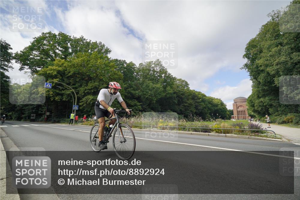14.09.2025 - Stadtparktriathlon Michael Burmester http://msf.ph/oto/8892924 14.09.2025 11:30:15 Radfahren 828, 870, 918, 921, 939, 955 meine-sportfotos.de