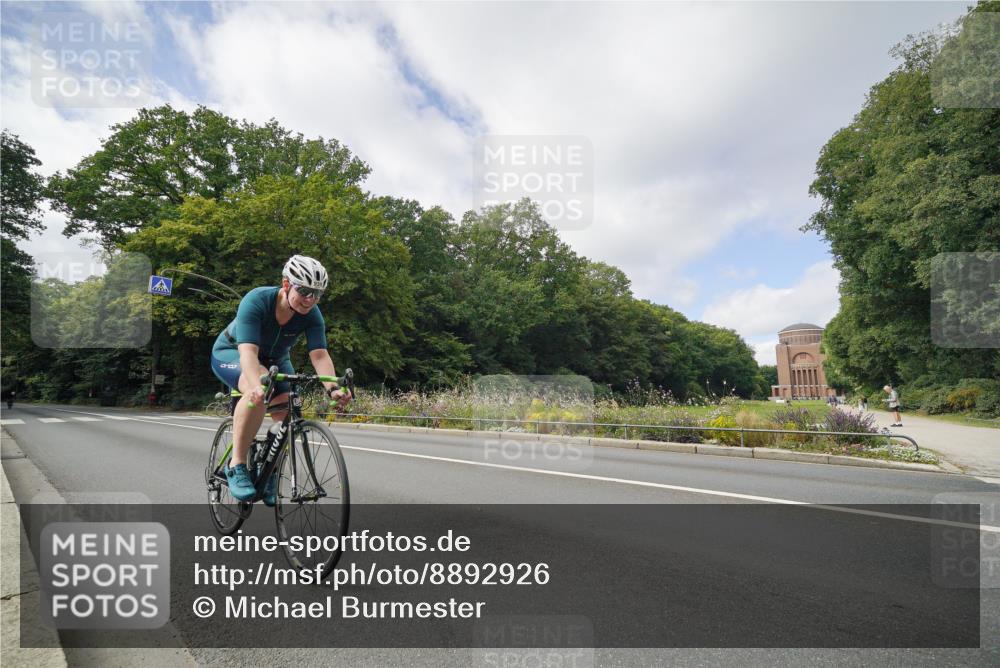 14.09.2025 - Stadtparktriathlon Michael Burmester http://msf.ph/oto/8892926 14.09.2025 11:30:19 Radfahren 828, 939, 955, 963 meine-sportfotos.de
