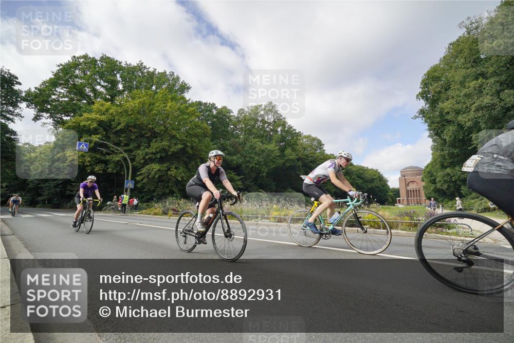 14.09.2025 - Stadtparktriathlon Michael Burmester http://msf.ph/oto/8892931 14.09.2025 11:30:36 Radfahren 822, 829, 850, 855, 952, 960, 1014 meine-sportfotos.de