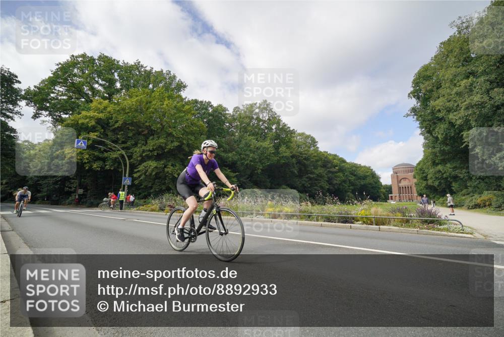 14.09.2025 - Stadtparktriathlon Michael Burmester http://msf.ph/oto/8892933 14.09.2025 11:30:37 Radfahren 822, 829, 850, 855, 952, 960, 1014 meine-sportfotos.de