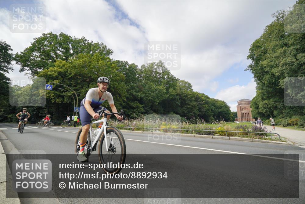14.09.2025 - Stadtparktriathlon Michael Burmester http://msf.ph/oto/8892934 14.09.2025 11:30:38 Radfahren 822, 829, 850, 855, 952, 960, 1014 meine-sportfotos.de