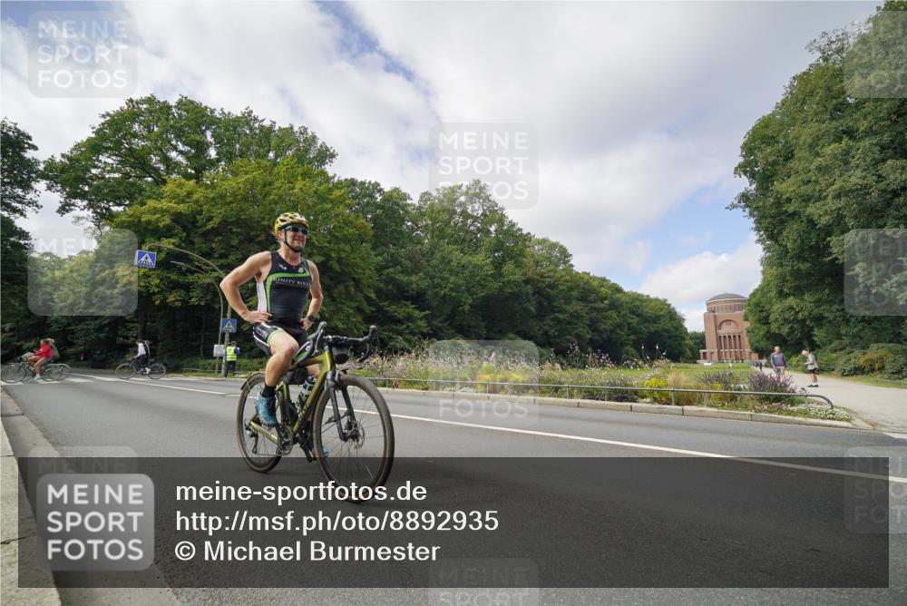 14.09.2025 - Stadtparktriathlon Michael Burmester http://msf.ph/oto/8892935 14.09.2025 11:30:40 Radfahren 822, 829, 850, 855, 952, 960, 1014 meine-sportfotos.de