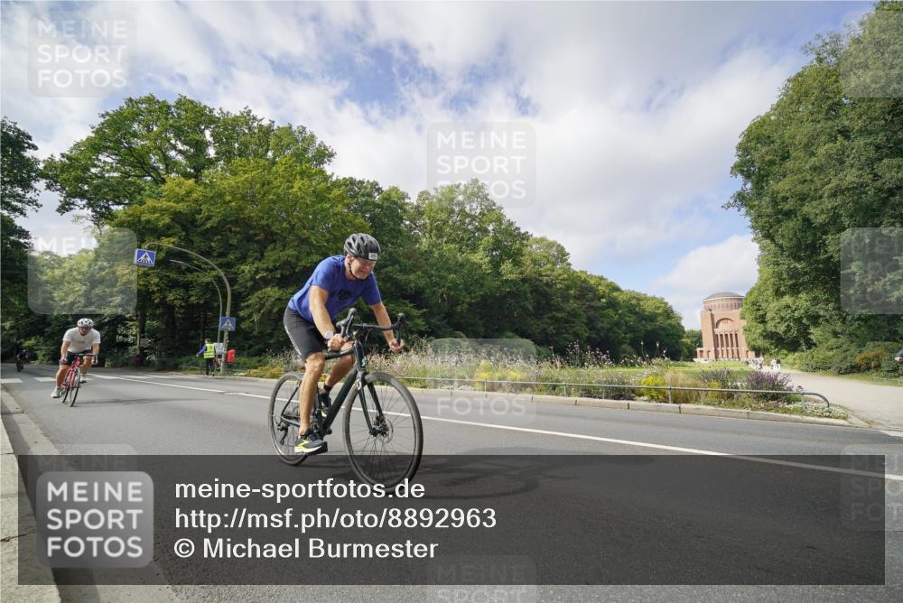 14.09.2025 - Stadtparktriathlon Michael Burmester http://msf.ph/oto/8892963 14.09.2025 11:31:46 Radfahren 876, 893, 895, 948, 958 meine-sportfotos.de