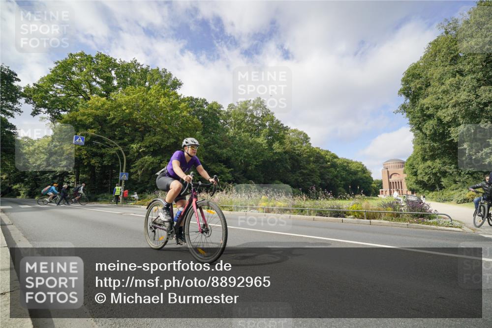 14.09.2025 - Stadtparktriathlon Michael Burmester http://msf.ph/oto/8892965 14.09.2025 11:31:51 Radfahren 876, 895, 948 meine-sportfotos.de