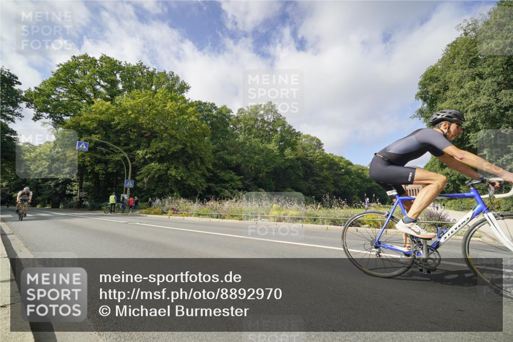 14.09.2025 - Stadtparktriathlon Michael Burmester http://msf.ph/oto/8892970 14.09.2025 11:32:06 Radfahren 877, 878, 900, 915, 966 meine-sportfotos.de