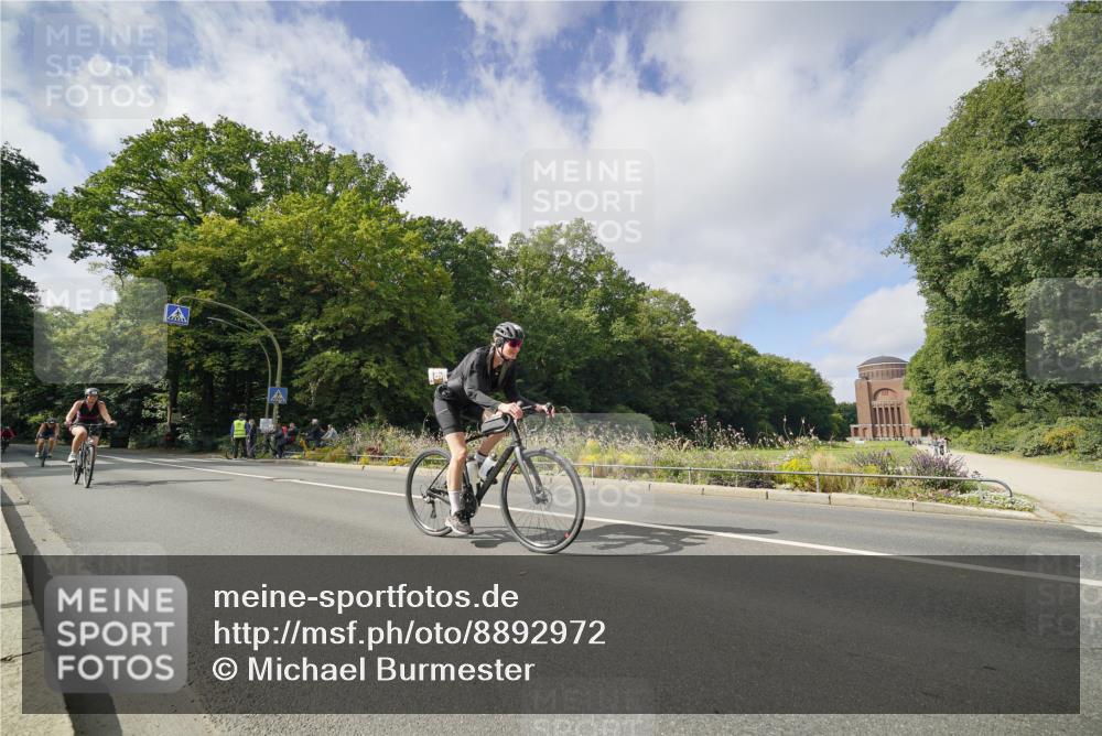 14.09.2025 - Stadtparktriathlon Michael Burmester http://msf.ph/oto/8892972 14.09.2025 11:32:14 Radfahren 894, 966, 968, 974, 997, 1017 meine-sportfotos.de