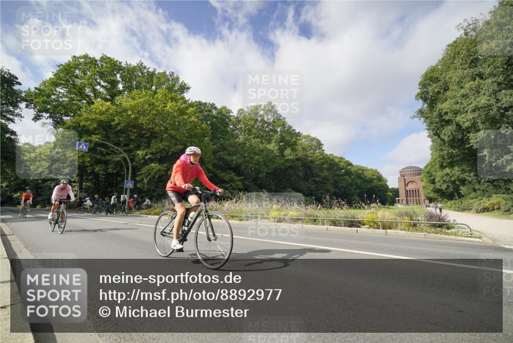 14.09.2025 - Stadtparktriathlon Michael Burmester http://msf.ph/oto/8892977 14.09.2025 11:32:20 Radfahren 894, 966, 968, 974, 997, 1017 meine-sportfotos.de