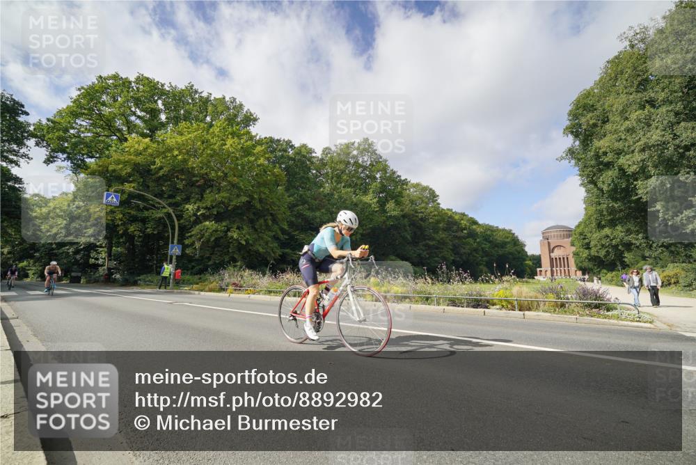 14.09.2025 - Stadtparktriathlon Michael Burmester http://msf.ph/oto/8892982 14.09.2025 11:32:45 Radfahren 936, 950, 967, 986 meine-sportfotos.de