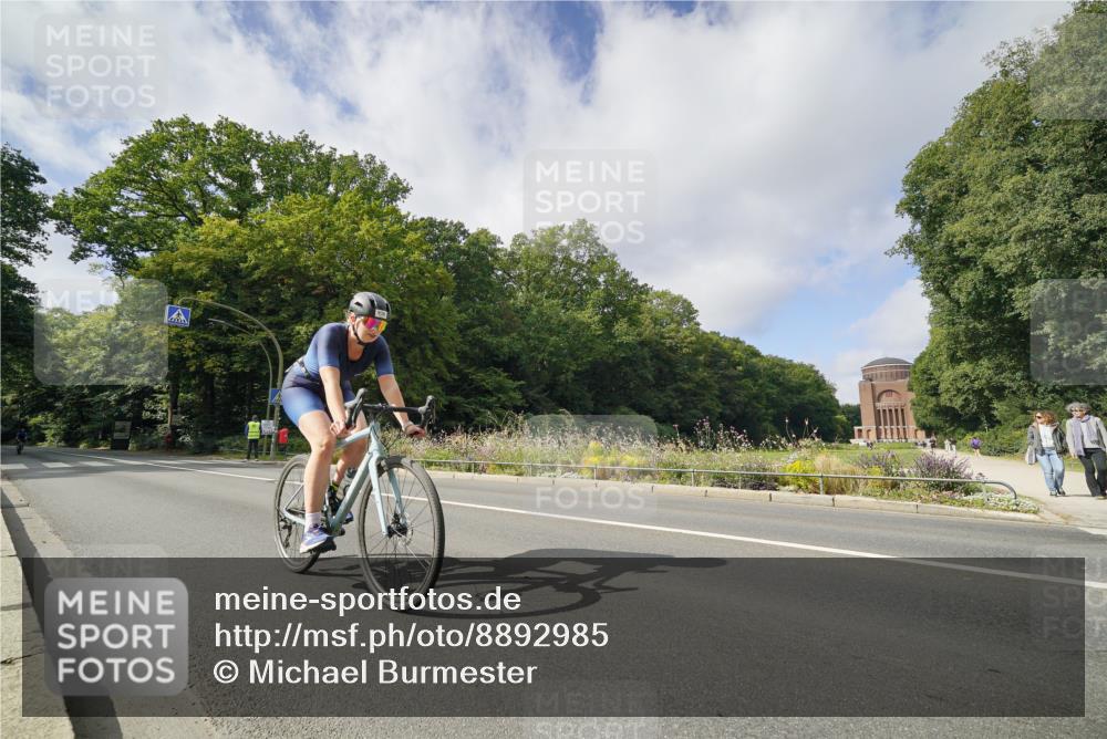 14.09.2025 - Stadtparktriathlon Michael Burmester http://msf.ph/oto/8892985 14.09.2025 11:32:48 Radfahren 936, 950, 967, 994 meine-sportfotos.de
