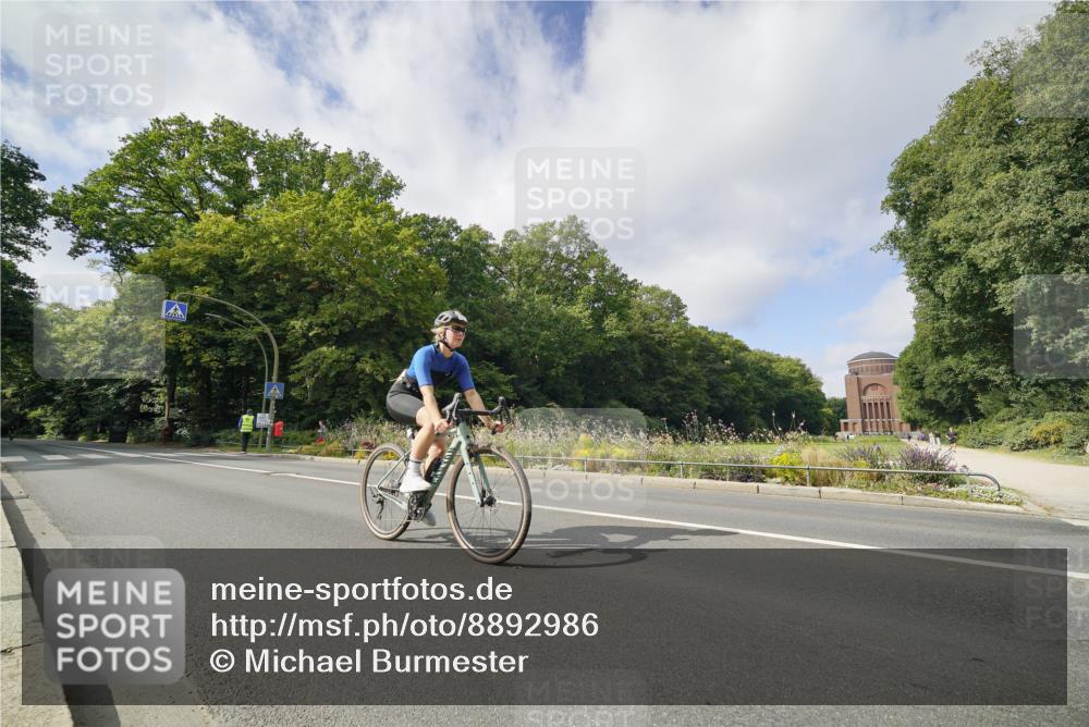 14.09.2025 - Stadtparktriathlon Michael Burmester http://msf.ph/oto/8892986 14.09.2025 11:32:54 Radfahren 936, 994 meine-sportfotos.de