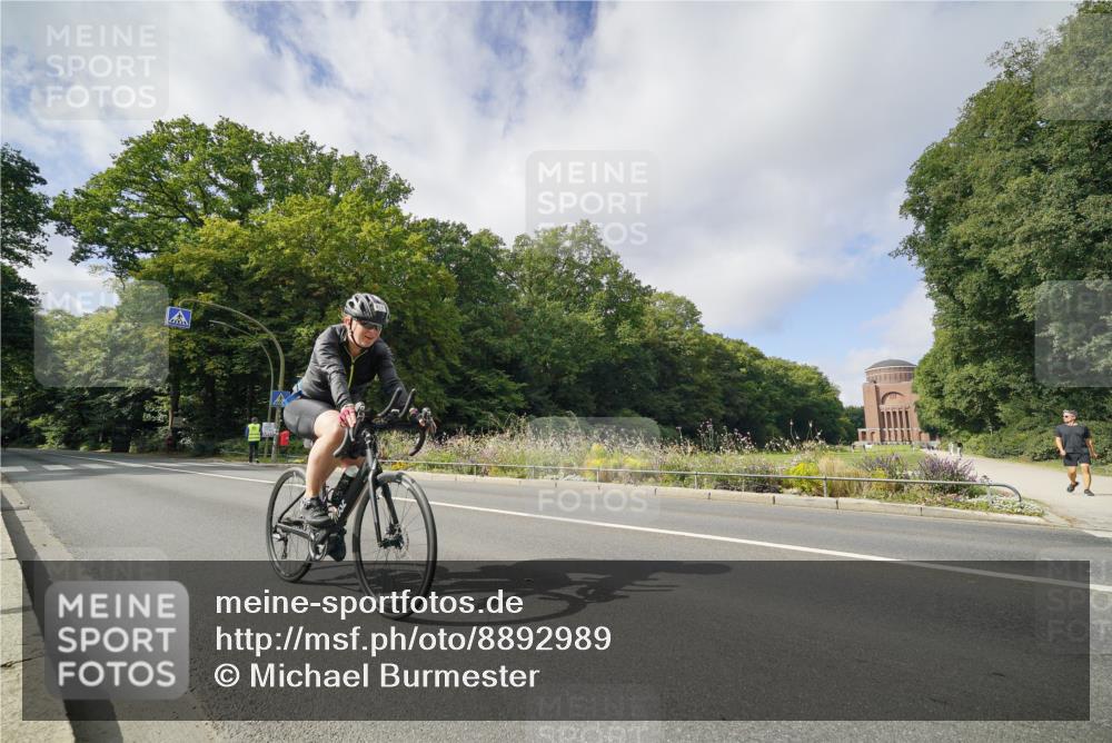 14.09.2025 - Stadtparktriathlon Michael Burmester http://msf.ph/oto/8892989 14.09.2025 11:33:05 Radfahren 843, 970 meine-sportfotos.de
