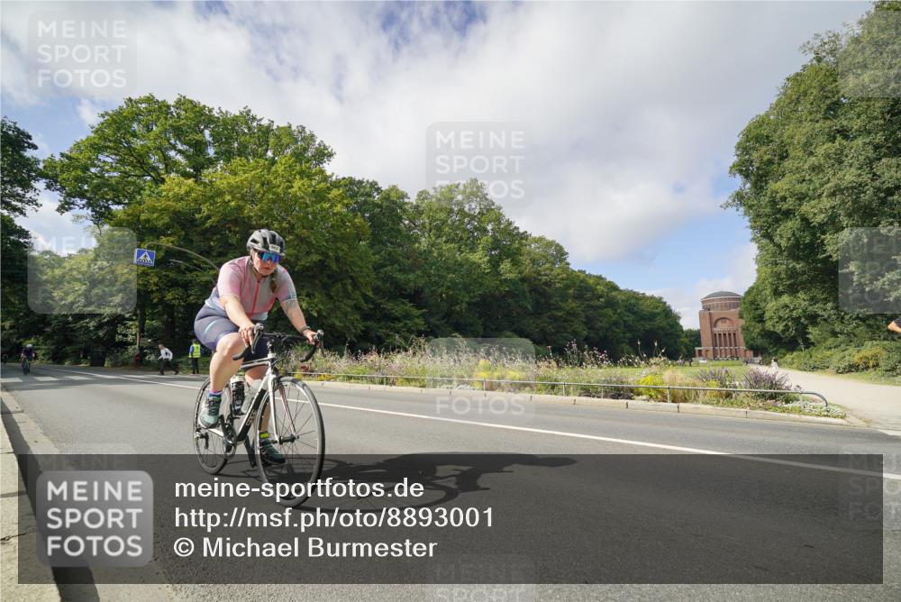 14.09.2025 - Stadtparktriathlon Michael Burmester http://msf.ph/oto/8893001 14.09.2025 11:33:30 Radfahren 824, 839, 962, 980, 1006, 1008, 1067, 1069 meine-sportfotos.de
