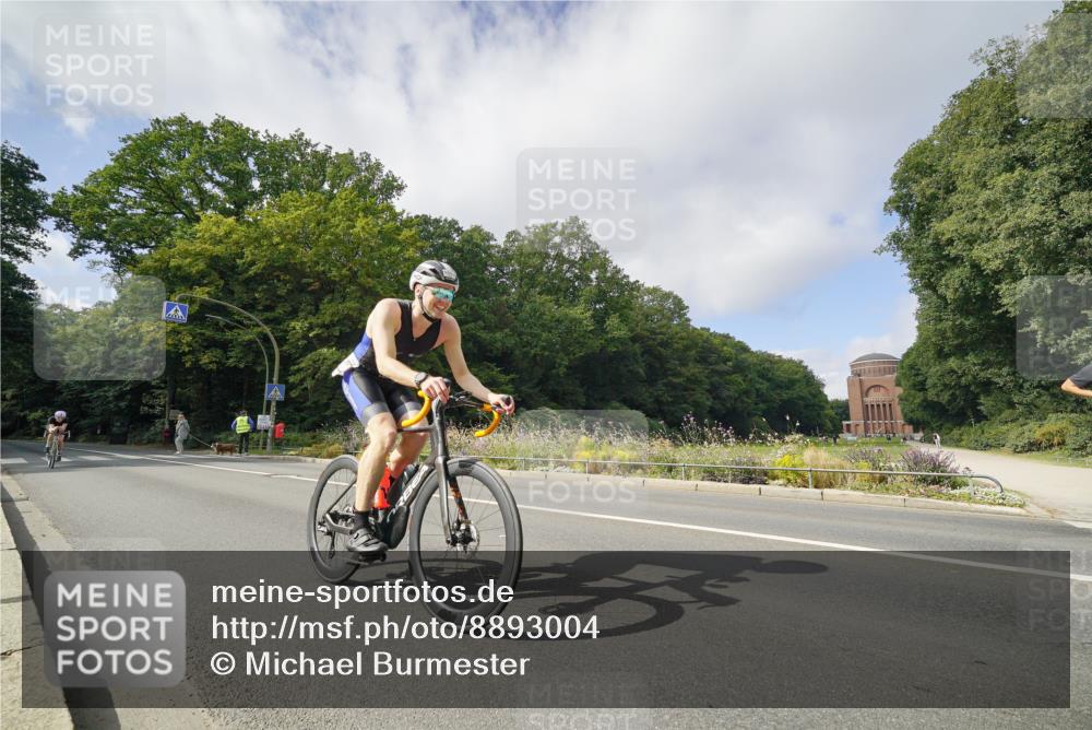 14.09.2025 - Stadtparktriathlon Michael Burmester http://msf.ph/oto/8893004 14.09.2025 11:33:39 Radfahren 951, 1006, 1069 meine-sportfotos.de