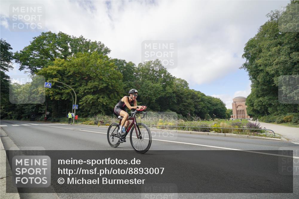 14.09.2025 - Stadtparktriathlon Michael Burmester http://msf.ph/oto/8893007 14.09.2025 11:33:53 Radfahren 930 meine-sportfotos.de