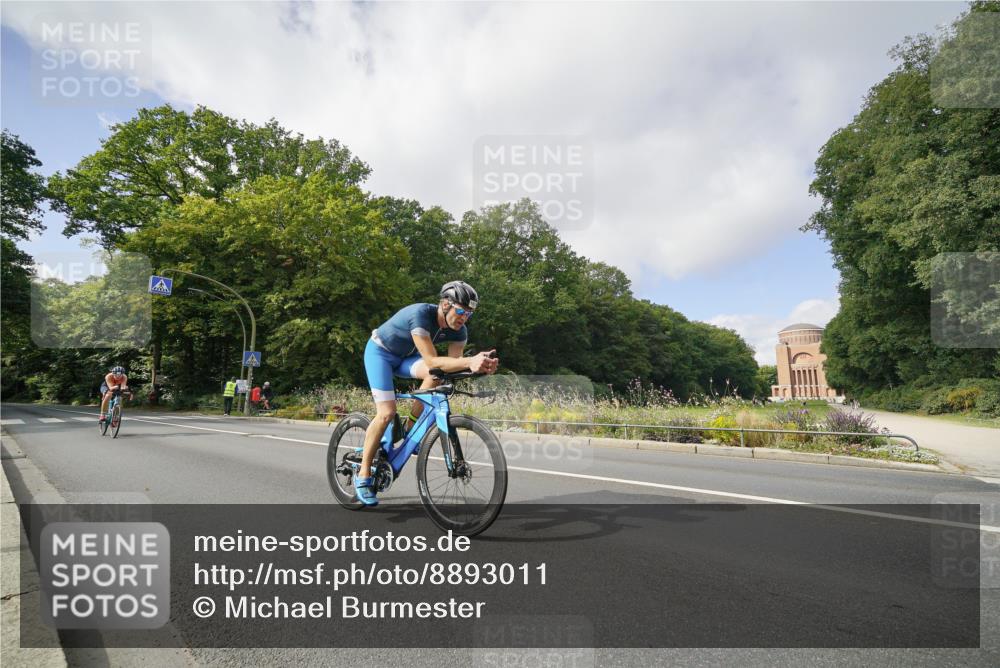 14.09.2025 - Stadtparktriathlon Michael Burmester http://msf.ph/oto/8893011 14.09.2025 11:34:07 Radfahren 911, 942, 1000, 1015, 1036 meine-sportfotos.de