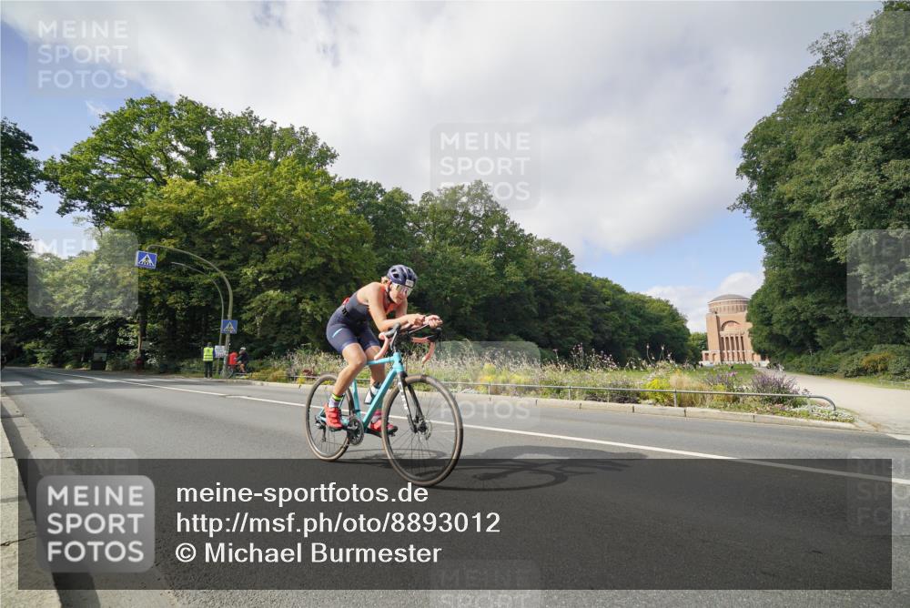14.09.2025 - Stadtparktriathlon Michael Burmester http://msf.ph/oto/8893012 14.09.2025 11:34:08 Radfahren 911, 942, 1000, 1015, 1036 meine-sportfotos.de