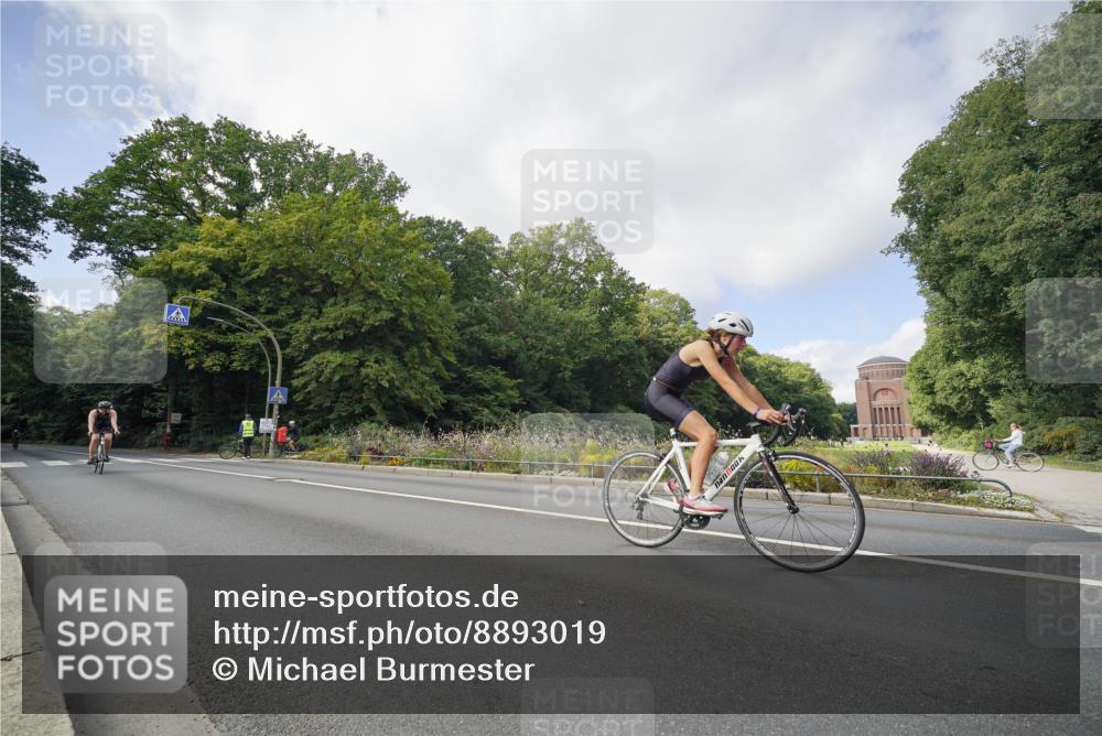 14.09.2025 - Stadtparktriathlon Michael Burmester http://msf.ph/oto/8893019 14.09.2025 11:34:33 Radfahren 902, 926, 969, 1035 meine-sportfotos.de