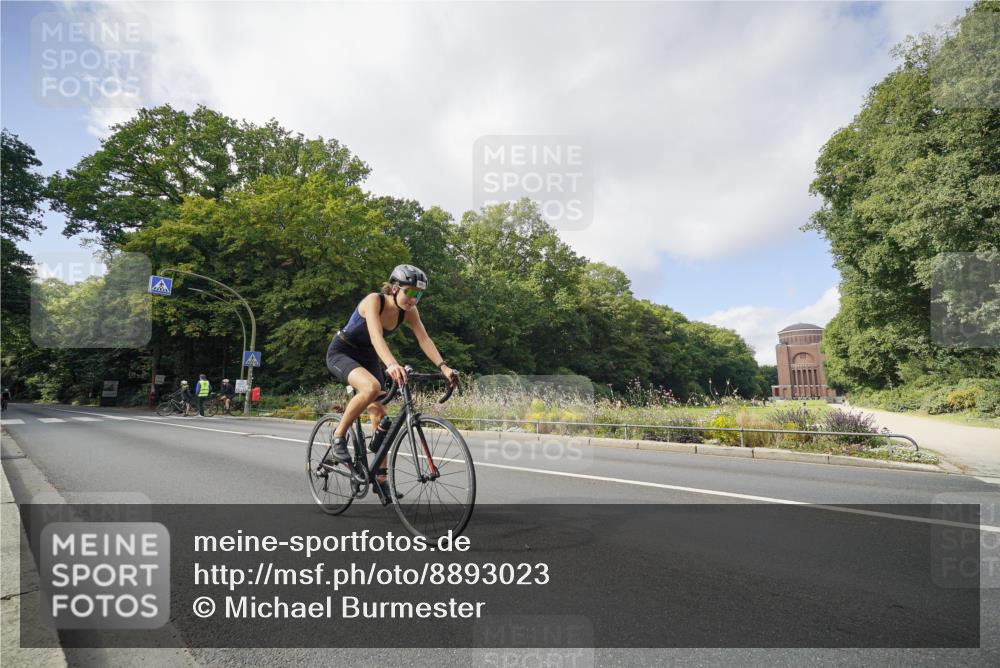 14.09.2025 - Stadtparktriathlon Michael Burmester http://msf.ph/oto/8893023 14.09.2025 11:34:42 Radfahren 976, 993, 1035 meine-sportfotos.de