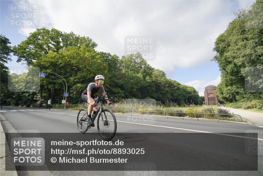 14.09.2025 - Stadtparktriathlon Michael Burmester http://msf.ph/oto/8893025 14.09.2025 11:34:47 Radfahren 976, 979, 993 meine-sportfotos.de