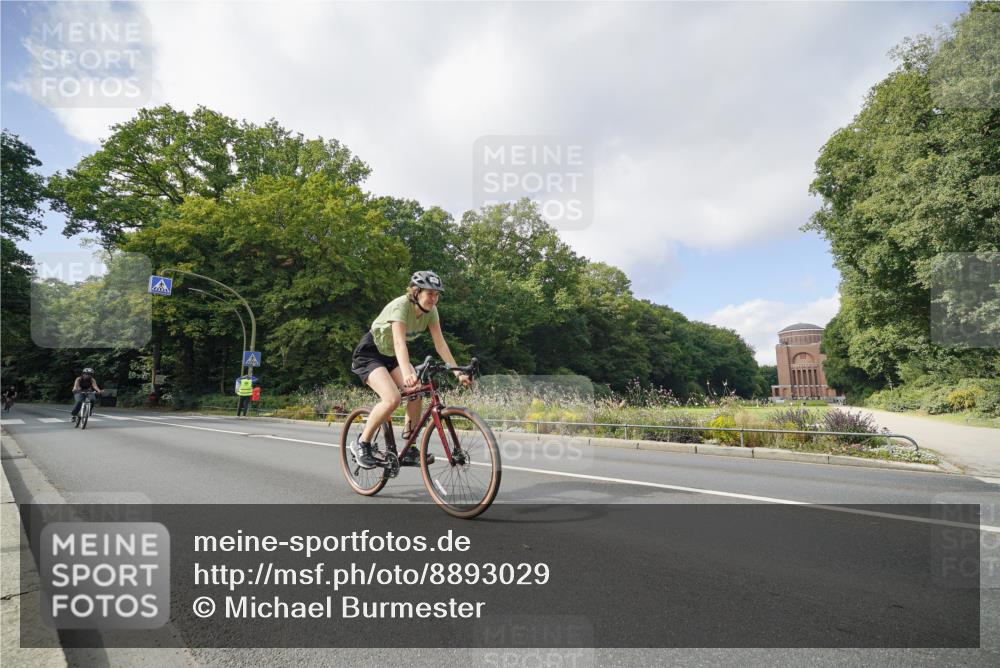 14.09.2025 - Stadtparktriathlon Michael Burmester http://msf.ph/oto/8893029 14.09.2025 11:35:04 Radfahren 924, 961, 985, 1082 meine-sportfotos.de