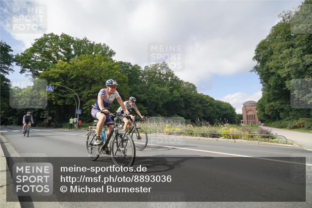 14.09.2025 - Stadtparktriathlon Michael Burmester http://msf.ph/oto/8893036 14.09.2025 11:35:16 Radfahren 868, 932, 990, 1012, 1041, 1103 meine-sportfotos.de