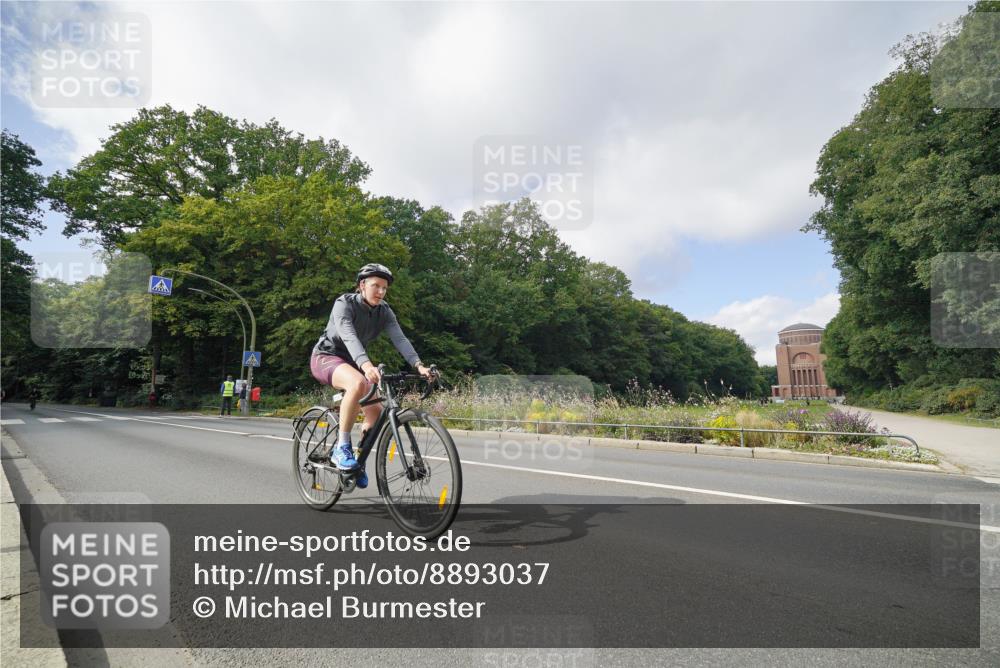 14.09.2025 - Stadtparktriathlon Michael Burmester http://msf.ph/oto/8893037 14.09.2025 11:35:17 Radfahren 868, 932, 947, 990, 1012, 1041, 1103 meine-sportfotos.de