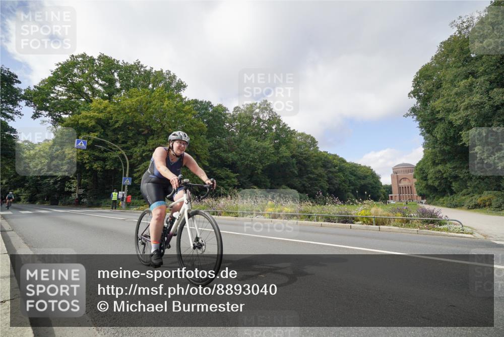 14.09.2025 - Stadtparktriathlon Michael Burmester http://msf.ph/oto/8893040 14.09.2025 11:35:22 Radfahren 931, 932, 947, 990, 1041 meine-sportfotos.de