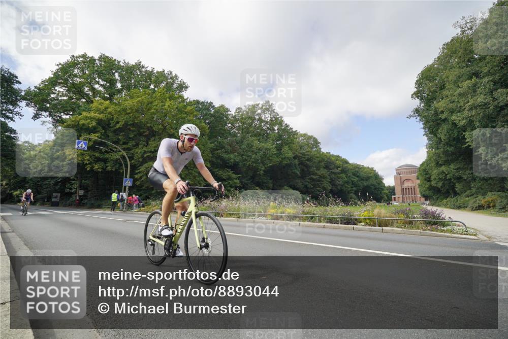 14.09.2025 - Stadtparktriathlon Michael Burmester http://msf.ph/oto/8893044 14.09.2025 11:35:33 Radfahren 931, 941, 1020, 1023 meine-sportfotos.de