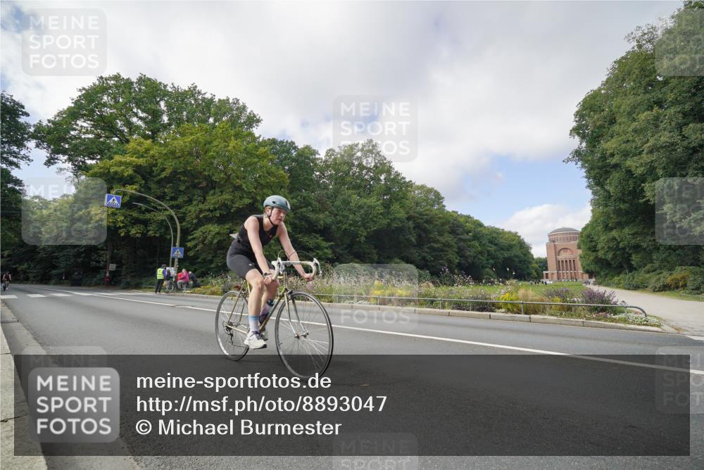 14.09.2025 - Stadtparktriathlon Michael Burmester http://msf.ph/oto/8893047 14.09.2025 11:35:41 Radfahren 941, 995, 1020 meine-sportfotos.de