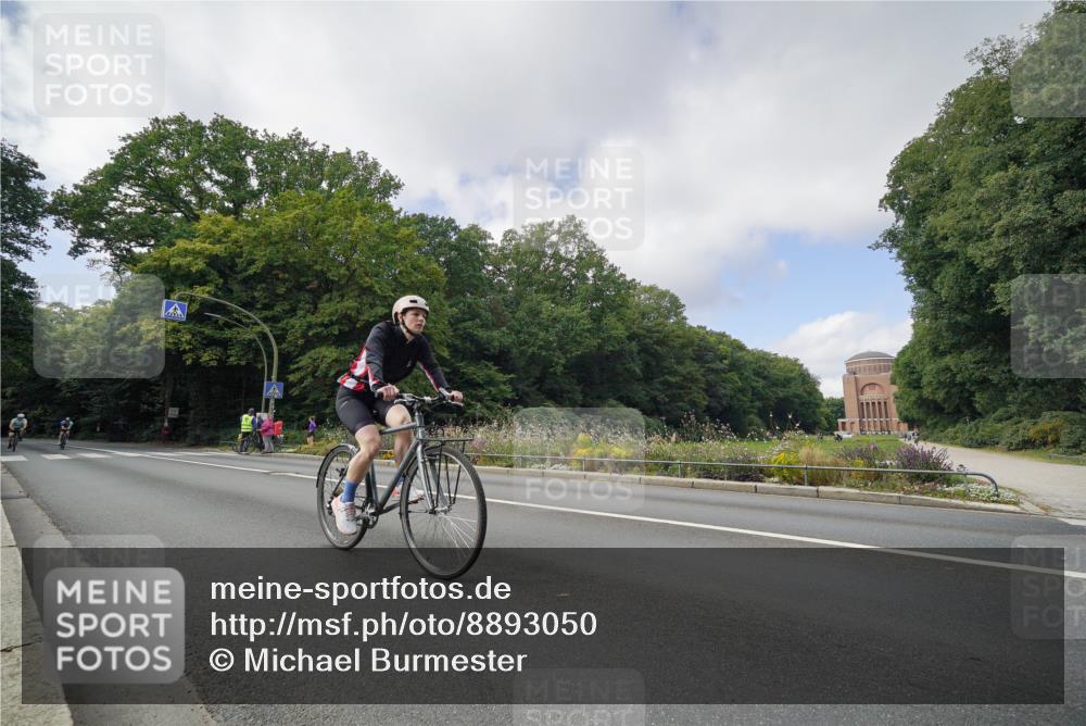 14.09.2025 - Stadtparktriathlon Michael Burmester http://msf.ph/oto/8893050 14.09.2025 11:35:51 Radfahren 837, 995, 996, 1076 meine-sportfotos.de