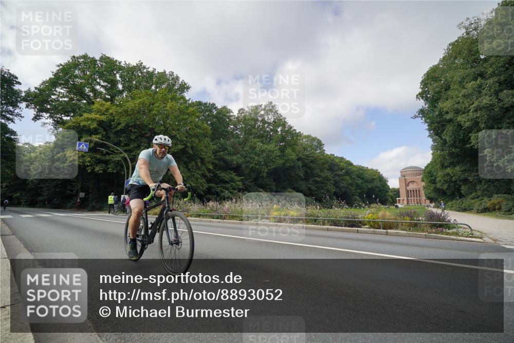14.09.2025 - Stadtparktriathlon Michael Burmester http://msf.ph/oto/8893052 14.09.2025 11:35:55 Radfahren 837, 996, 1076, 1092, 1113 meine-sportfotos.de