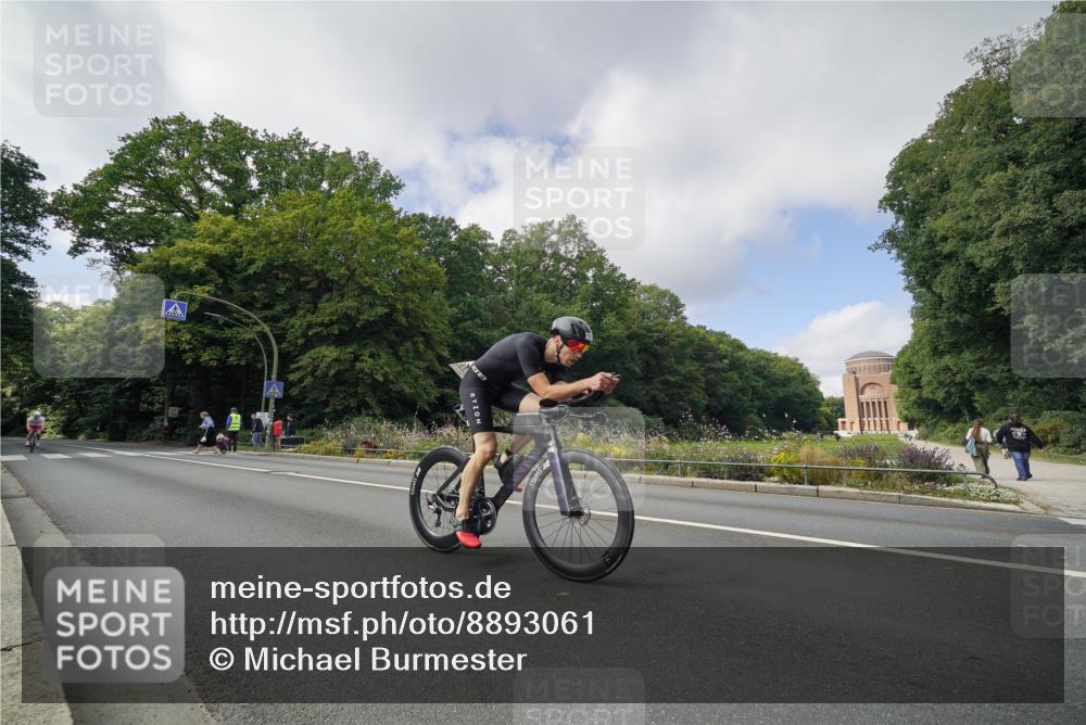 14.09.2025 - Stadtparktriathlon Michael Burmester http://msf.ph/oto/8893061 14.09.2025 11:36:17 Radfahren 890, 1072, 1097 meine-sportfotos.de