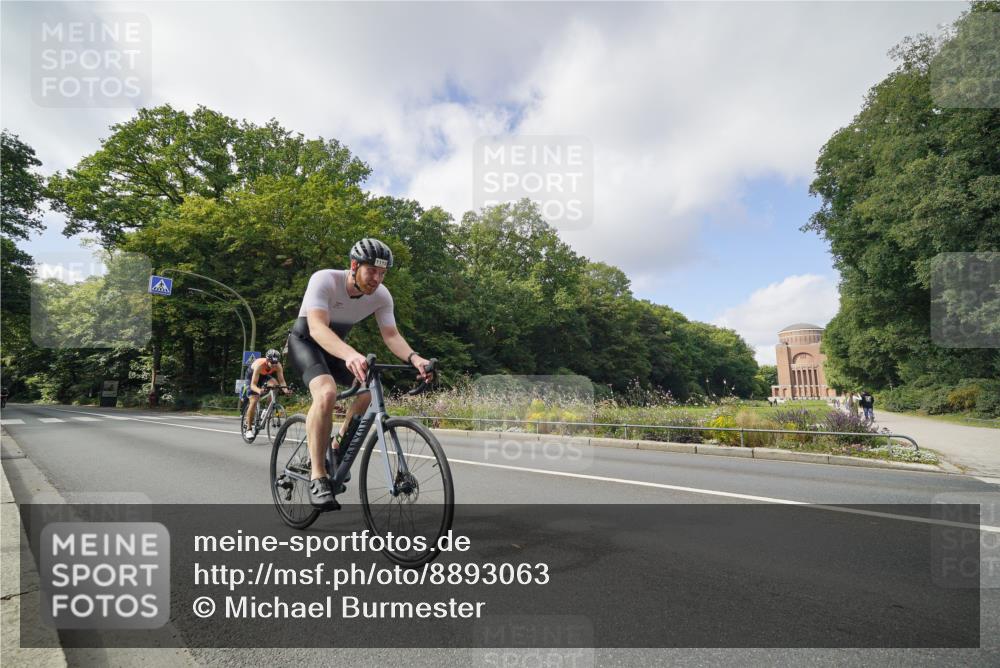 14.09.2025 - Stadtparktriathlon Michael Burmester http://msf.ph/oto/8893063 14.09.2025 11:36:31 Radfahren 1101, 1109, 1112, 1115 meine-sportfotos.de