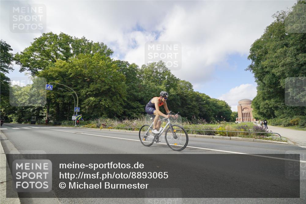 14.09.2025 - Stadtparktriathlon Michael Burmester http://msf.ph/oto/8893065 14.09.2025 11:36:32 Radfahren 1101, 1109, 1112, 1115 meine-sportfotos.de