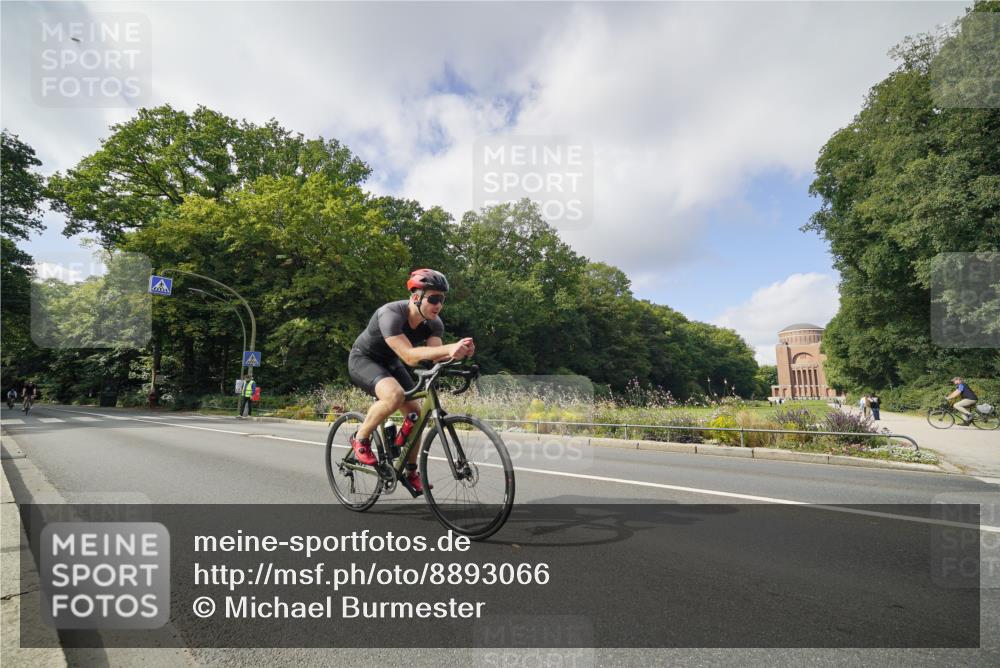 14.09.2025 - Stadtparktriathlon Michael Burmester http://msf.ph/oto/8893066 14.09.2025 11:36:36 Radfahren 938, 989, 1018, 1101, 1109, 1112, 1115 meine-sportfotos.de