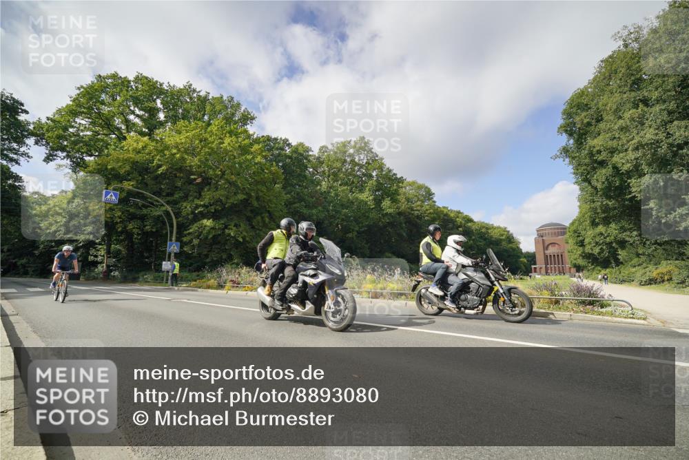 14.09.2025 - Stadtparktriathlon Michael Burmester http://msf.ph/oto/8893080 14.09.2025 11:37:00 Radfahren 854, 975, 1027 meine-sportfotos.de