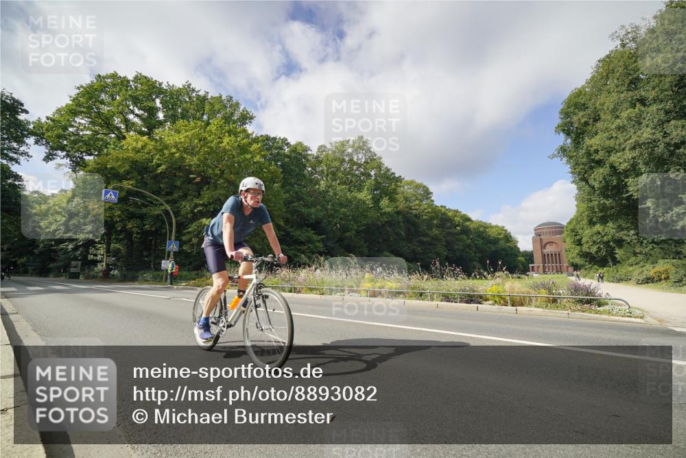 14.09.2025 - Stadtparktriathlon Michael Burmester http://msf.ph/oto/8893082 14.09.2025 11:37:01 Radfahren 854, 975, 1027, 1048 meine-sportfotos.de