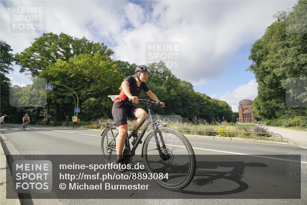 14.09.2025 - Stadtparktriathlon Michael Burmester http://msf.ph/oto/8893084 14.09.2025 11:37:08 Radfahren 975, 1027, 1048 meine-sportfotos.de