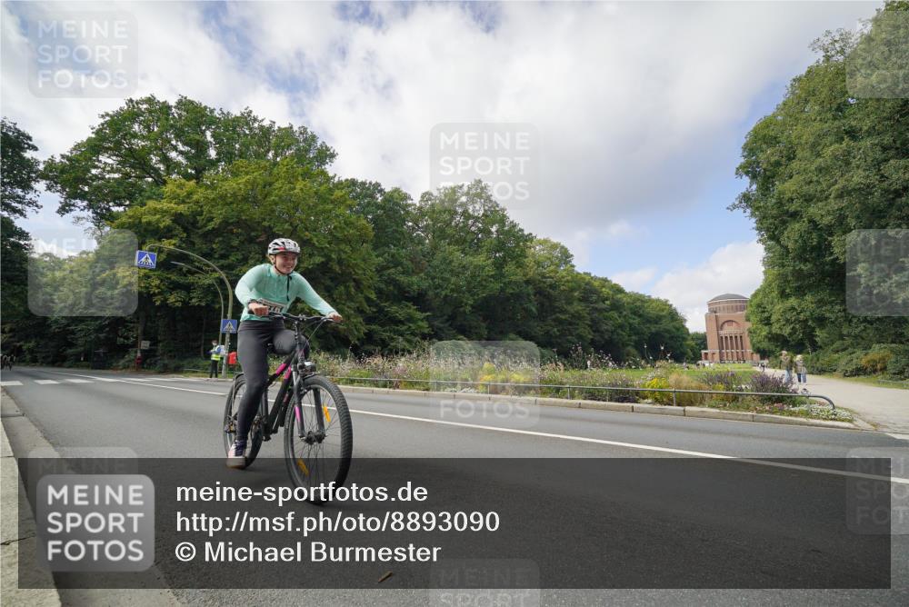 14.09.2025 - Stadtparktriathlon Michael Burmester http://msf.ph/oto/8893090 14.09.2025 11:37:38 Radfahren 1016, 1039, 1043, 1054, 1107 meine-sportfotos.de