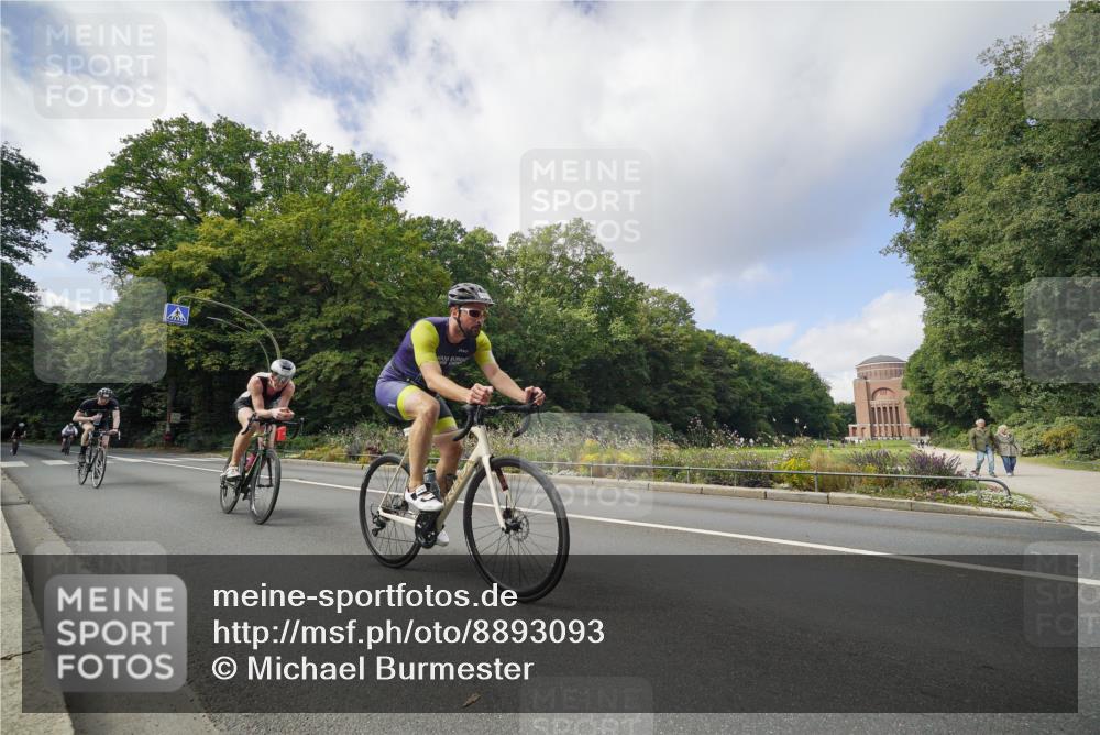 14.09.2025 - Stadtparktriathlon Michael Burmester http://msf.ph/oto/8893093 14.09.2025 11:37:45 Radfahren 981, 984, 1026, 1039, 1043, 1054, 1107 meine-sportfotos.de