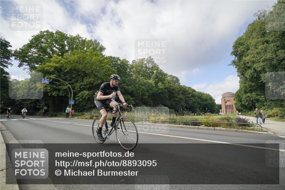 14.09.2025 - Stadtparktriathlon Michael Burmester http://msf.ph/oto/8893095 14.09.2025 11:37:46 Radfahren 981, 984, 1026, 1039, 1043, 1054, 1107 meine-sportfotos.de